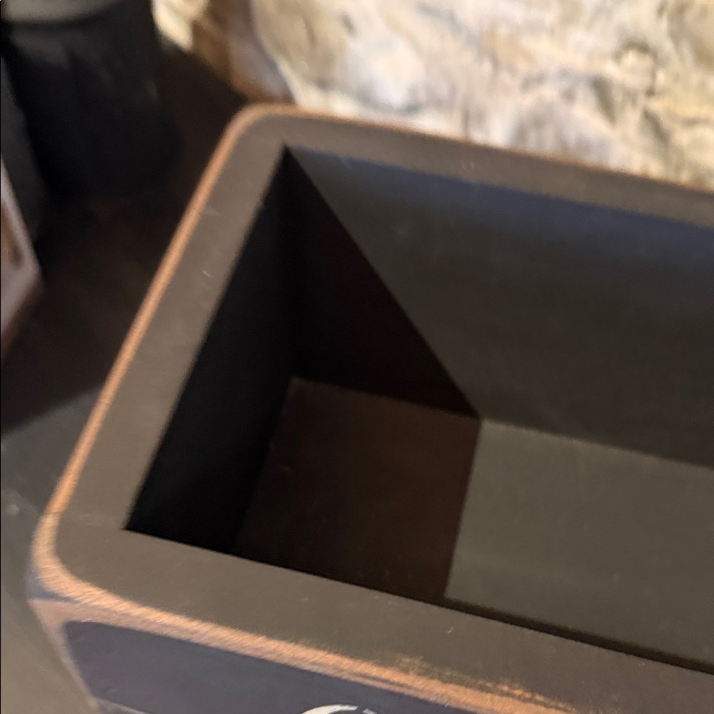 Black and Cream Family Script Box - Picture 9 of 10
